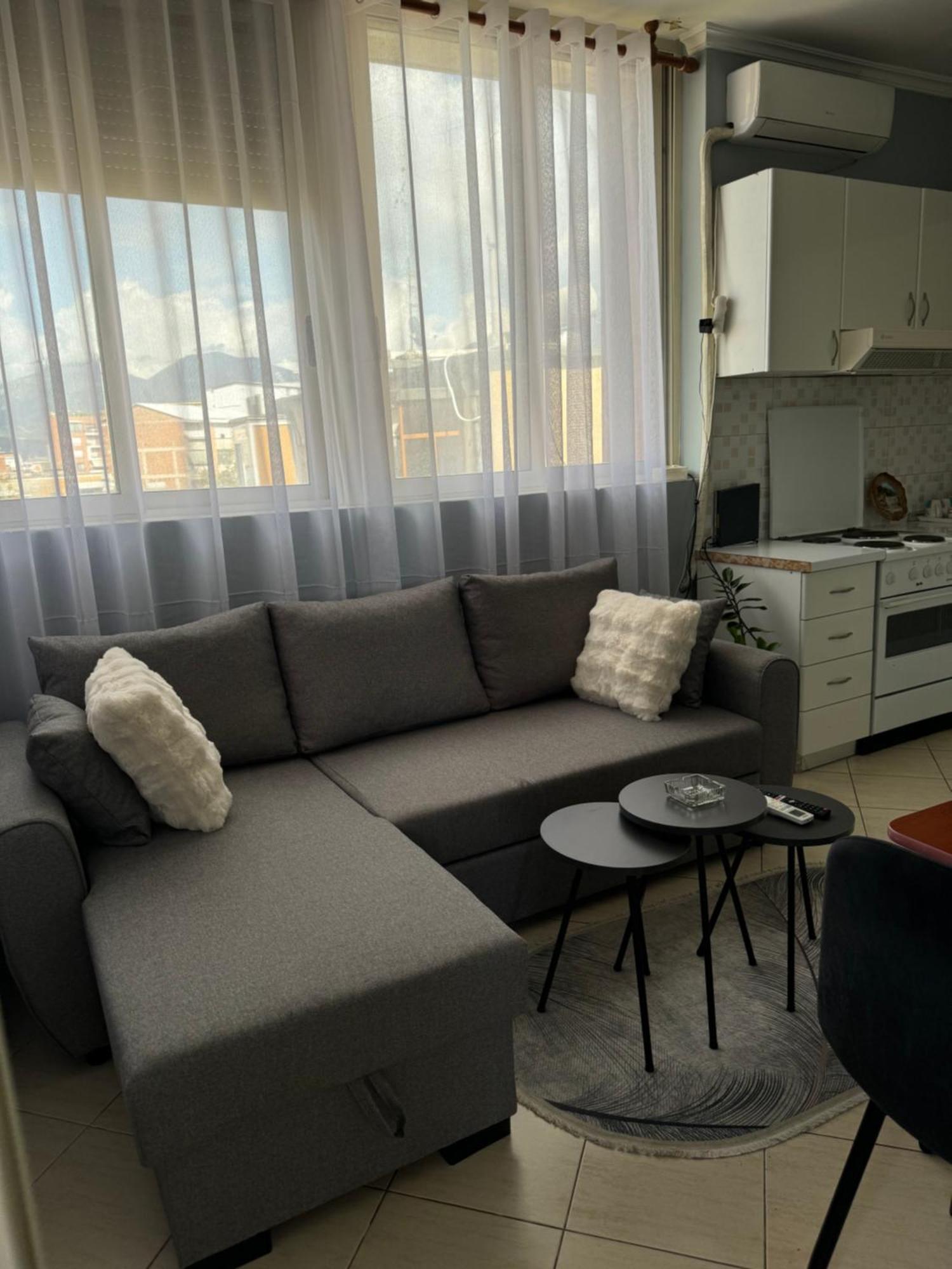 Apartment Mirela's Center *